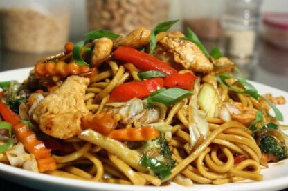 Паста с овощами WOK и курицей